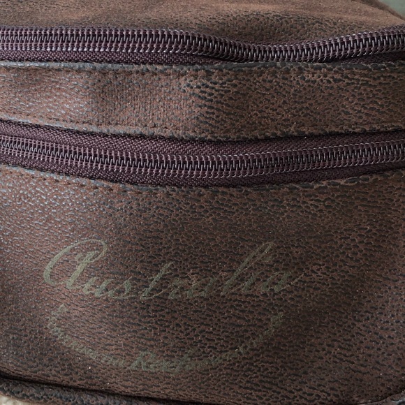 Australian leather crossbody/satchel belt bag w/“Australia” written in gold - Picture 2 of 11